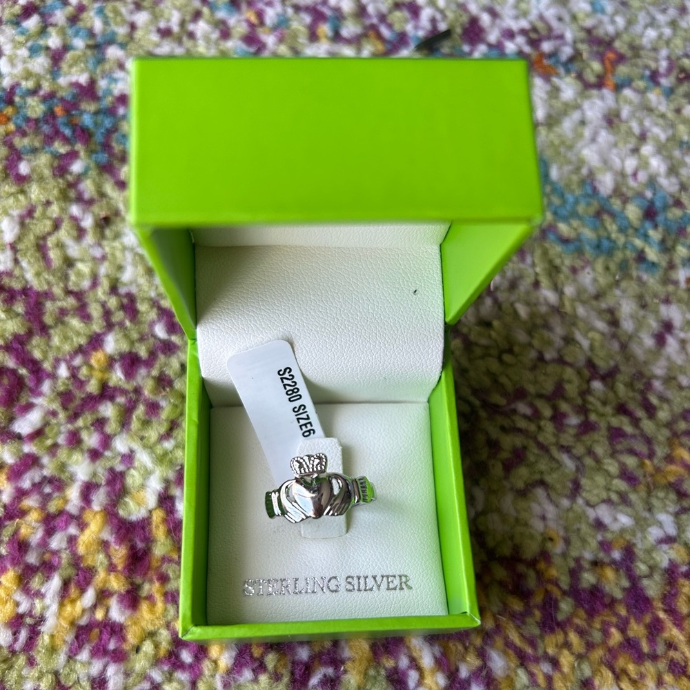 Silver Claddagh Ring -- size 6